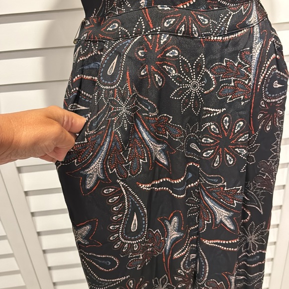 ASTR NWOT Parsley Floral Halter cut out back Jumpsuit, Size S. - Picture 4 of 10